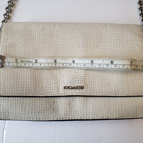 Coach crossbody bag.Small, rectangular bag with a flap closure - Picture 3 of 16